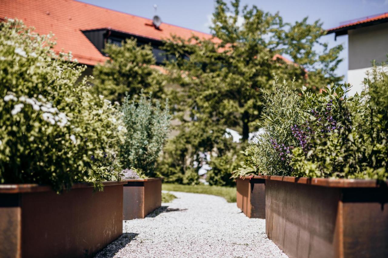 Angermühle Landgasthof Altenmarkt an der Alz Exterior foto